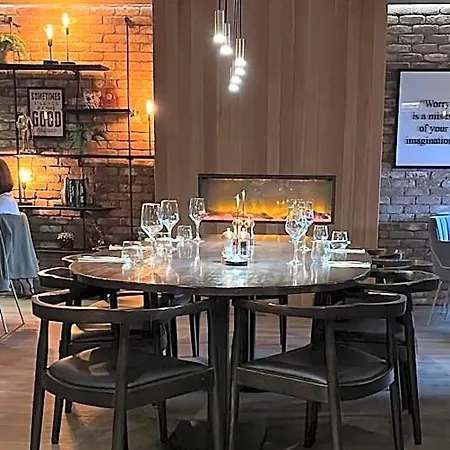 The Huntsman Otel
